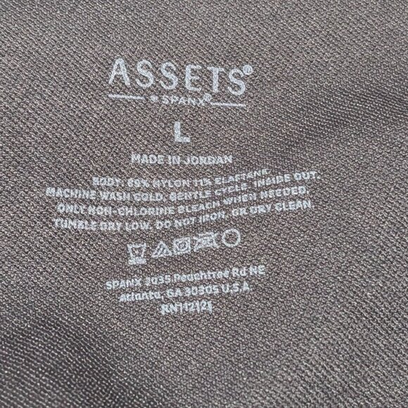 Assets By Spanx | Seamless Shaping Capri Leggings In Black - Picture 4 of 6